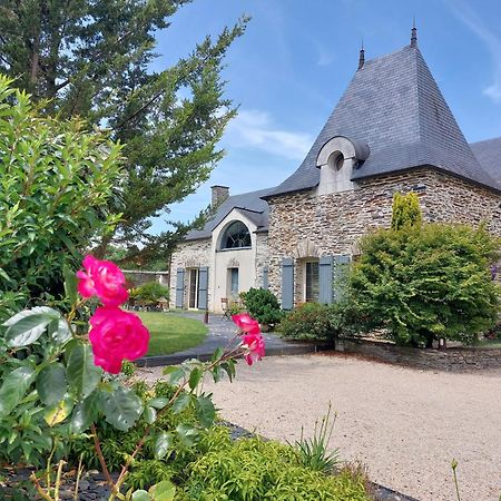 Gite Belle Fontaine Hotel Angrie Bagian luar foto