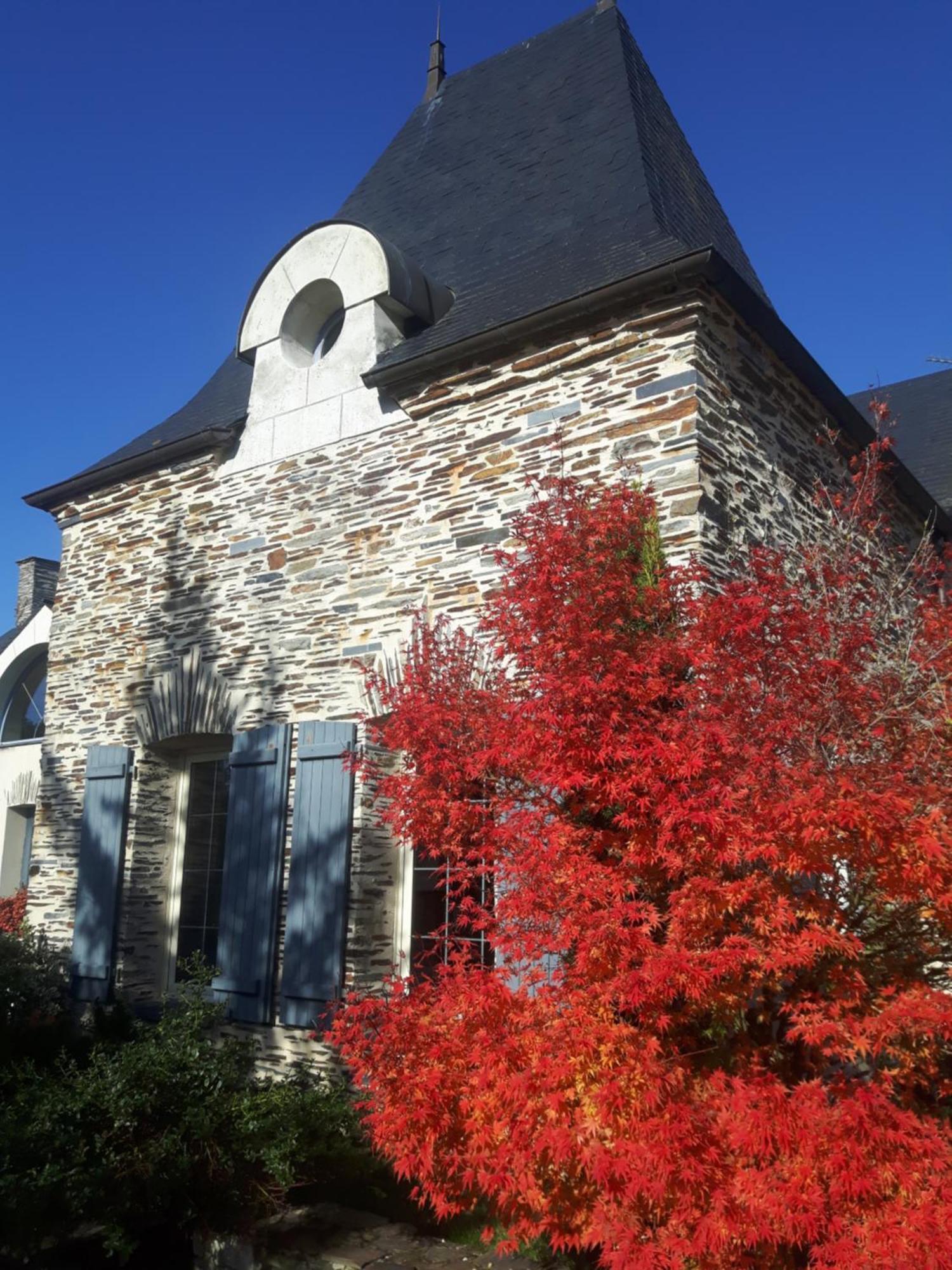 Gite Belle Fontaine Hotel Angrie Bagian luar foto